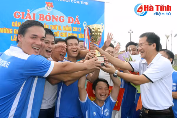 khoi kinh te ky thuat vo dich giai bong da can bo doan khoi ccq tinh