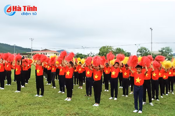 tung bung khai hoi the duc the thao huyen vu quang