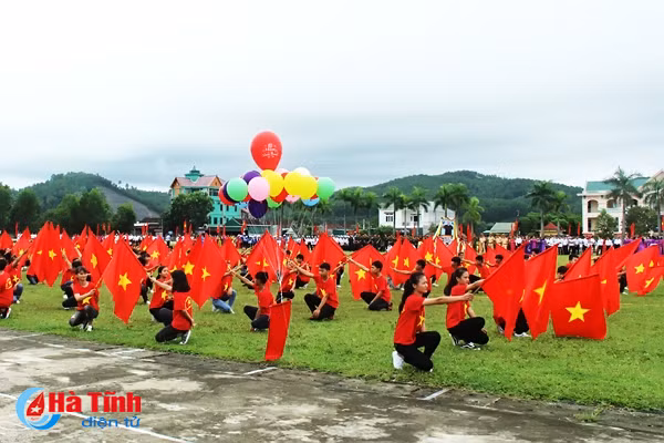 tung bung khai hoi the duc the thao huyen vu quang