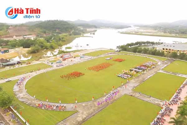 tung bung khai hoi the duc the thao huyen vu quang
