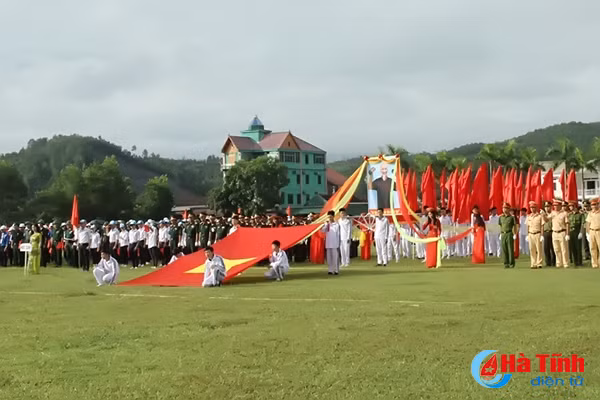 tung bung khai hoi the duc the thao huyen vu quang