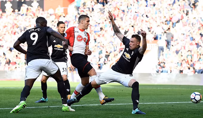 cuoc dua vo dich ngoai hang anh man city m u chelsea tach top