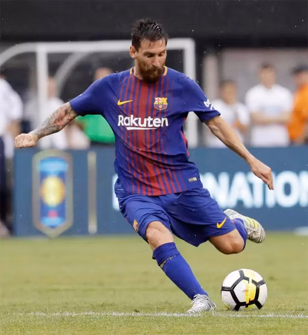 cuoc dua chiec giay vang chau au co hoi nao cho messi