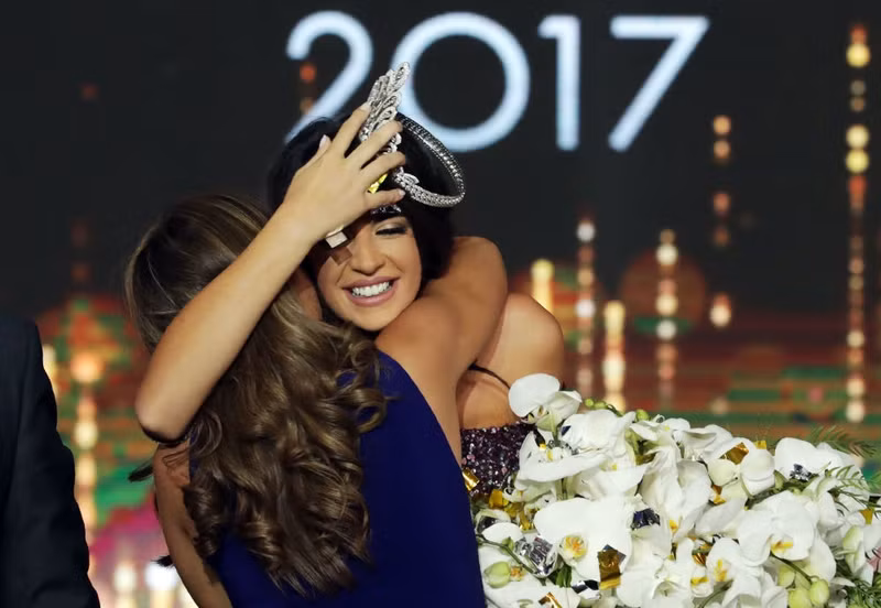 nhung hinh anh an tuong dem chung ket cuoc thi hoa hau lebanon 2017