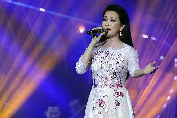 dan sao hai ngoai tinh tu tai dem tinh nhan 4