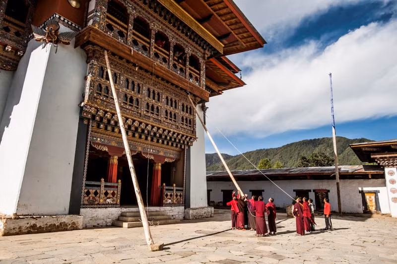 Thung lũng Gangtey, Bhutan: Vẻ đẹp hấp dẫn của thung lũng Gangtey tại Bhutan được rất ít người biết đến. Thung lũng này nằm trên sườn núi phía Tây đầy nắng gió của dãy núi Đen (Black Mountains). Du khách sẽ còn có cơ hội để chiêm ngưỡng tu viện Gangtey, nơi diễn ra lễ hội Tsechu hàng năm, với điểm nhấn là điệu múa mặt nạ. nhung diem den dep nhu thien duong ha gioi