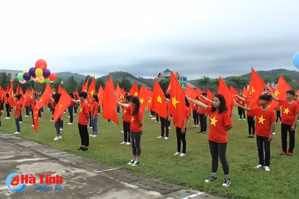 tung bung khai hoi the duc the thao huyen vu quang