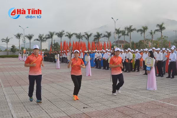 soi noi le khai mac dai hoi the duc the thao thi xa hong linh