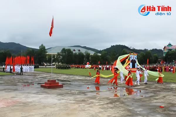 tung bung khai hoi the duc the thao huyen vu quang
