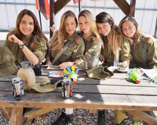 hinh anh ve dep goi cam cua cac nu quan nhan israel