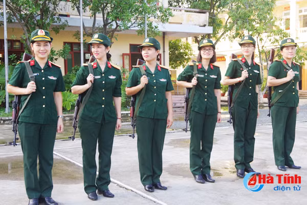 photo xem nhung bong hong quan doi ha tinh di dieu lenh mang sung tieu lien ak