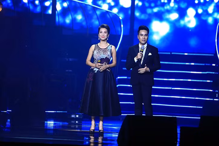 dan sao hai ngoai tinh tu tai dem tinh nhan 4