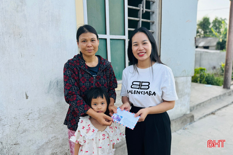 bqbht_br_anh-2-trao-qua-cho-chau-luu-thi-ly-ly-thon-khanh-yen-xa-loc-ha-mo-coi-bo-gia-dinh-dong-con-me-suc-khoe-yeu-ban-than-chau-dang-dieu-tri-lao-phoi.jpg