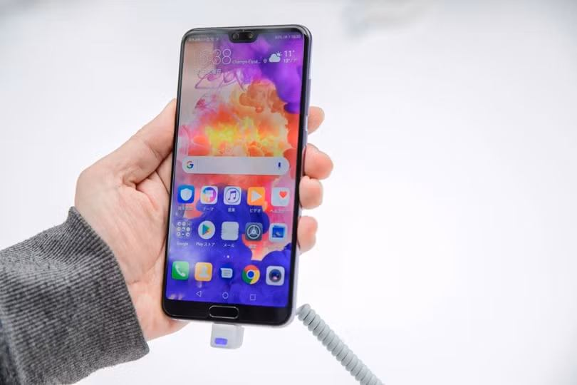 Giá bộ nhớ tăng cao khiến smartphone tầm trung mất lợi thế cạnh tranh về cấu hình. Ảnh: Bloomberg.