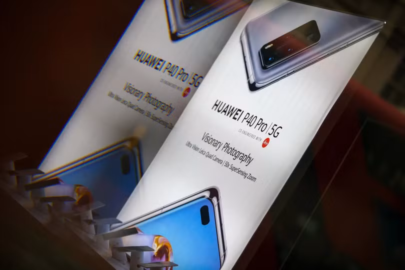 Một số hãng smartphone Trung Quốc giảm khuyến mại cho phân khúc tầm trung. Ảnh: Bloomberg.