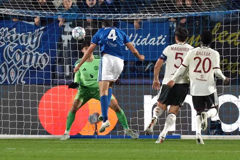 Jacobo Ramon ghi bàn nâng tỷ số lên 4-1 cho Como trong trận đấu với Man Utd ở vòng phân hạng Champions League tại Como, Italy, ngày 21/10/2026. Ảnh: AP