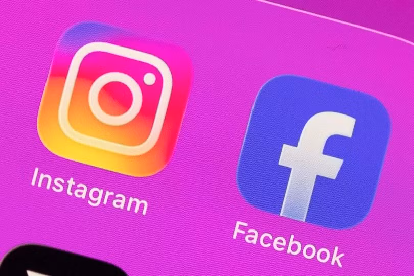 Biểu tượng của Instagram và Facebook. Ảnh: Bloomberg.