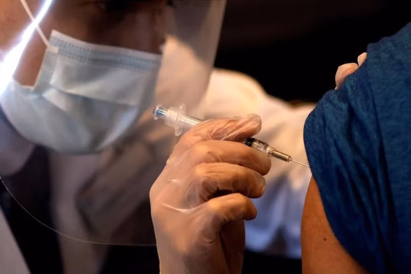 Theo bác sĩ Tuấn, muốn kết luận vaccine gây ung thư phải có các nghiên cứu đoàn hệ lớn, thiết kế tốt, theo dõi dài hạn. Ảnh: Reuters.