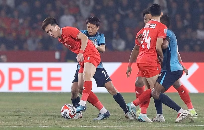 Hoàng Đức và đồng đội trong trận thắng Singapore 3-1 ở lượt về bán kết ASEAN Cup 2024, ngày 29/12 tại sân Việt Trì, Phú Thọ. Ảnh: Lâm Thỏa