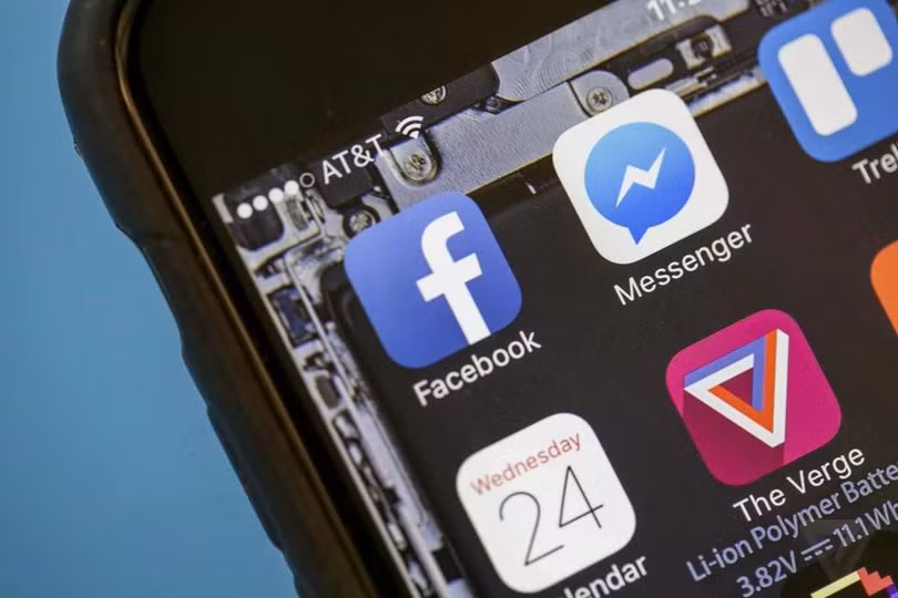 Ứng dụng Messenger vẫn được duy trì, nhưng người dùng trên máy tính buộc phải truy cập web Facebook để nhắn tin trong thời gian tới. Ảnh: The Verge.