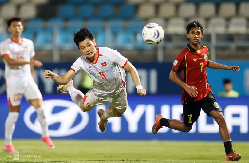 Tiền đạo Nguyễn Đình Bắc thi đấu trong trận Việt Nam thắng Timor Leste 7-0 ở bảng A, ASEAN Cup 2026, tại sân Chonburi, Thái Lan tối 24/7. Ảnh: Đức Đồng