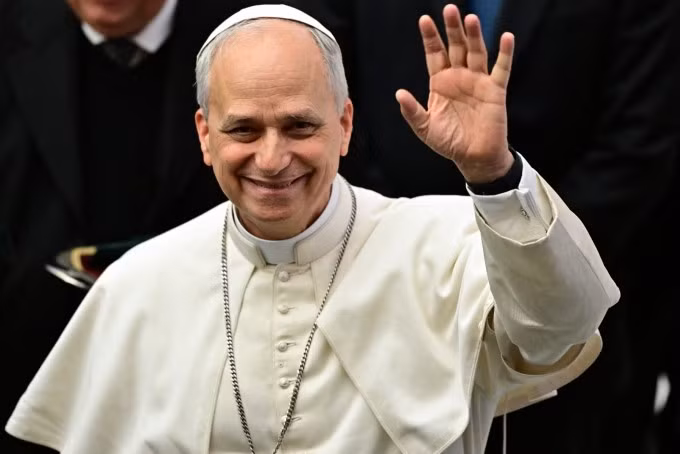 Giáo hoàng Leo XIV tham dự buổi tiếp kiến các đại diện truyền thông tại hội trường Paul VI ở Vatican ngày 12/5. Ảnh: AFP