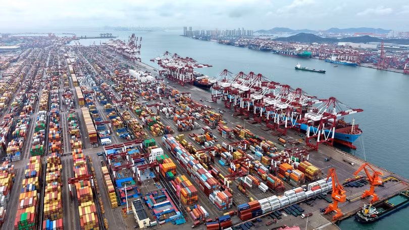 Cảng container hàng hóa ở Thanh Đảo, tỉnh Sơn Đông, Trung Quốc. Ảnh: THX/TTXVN