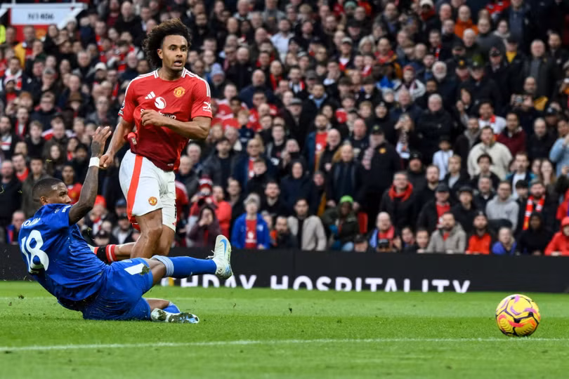 imago-zirkzee-mu-everton-31008.jpg