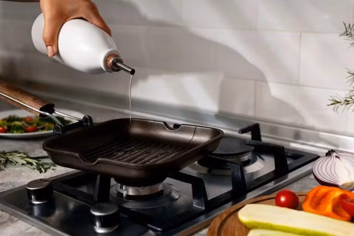 Bếp gas thải ra benzen, một chất lỏng dễ cháy đã được xác định là chất gây ung thư - Ảnh: FREEPIK