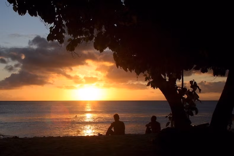 Hoàng hôn trên bờ biển đảo Kiritimati.