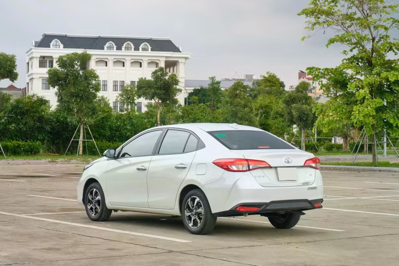 Mẫu sedan quốc dân này chỉ tiêu thụ khoảng 5,8 L/ 100 km.