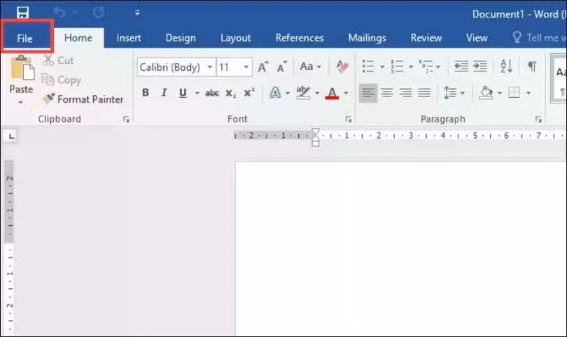 Mở Word trên máy tính, sau đó nhấn File trên thanh công cụ.