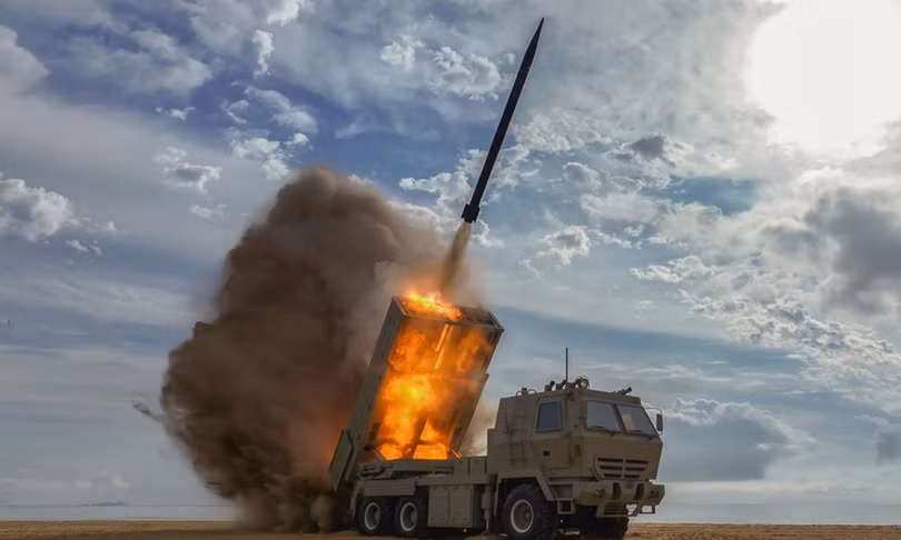 Pháo phản lực 240 mm Triều Tiên khai hỏa trong cuộc thử nghiệm hôm 25/6. Ảnh: KCNA