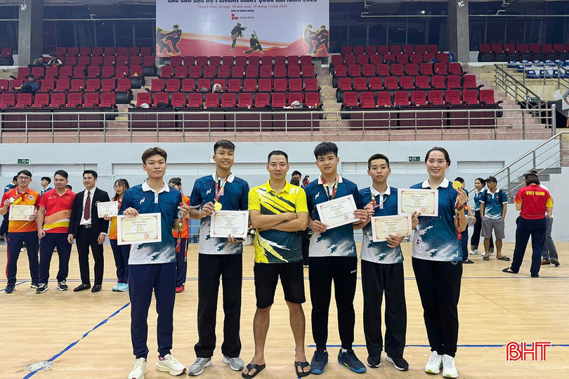 bqbht_br_05-vdv-gianh-huy-chuong-tai-giai.jpg
