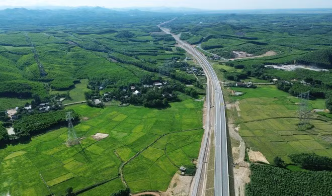 Rà soát, nâng cấp các tuyến đường bộ cao tốc đã đầu tư theo quy mô phân kỳ. (Ảnh: Quốc Khánh/TTXVN)