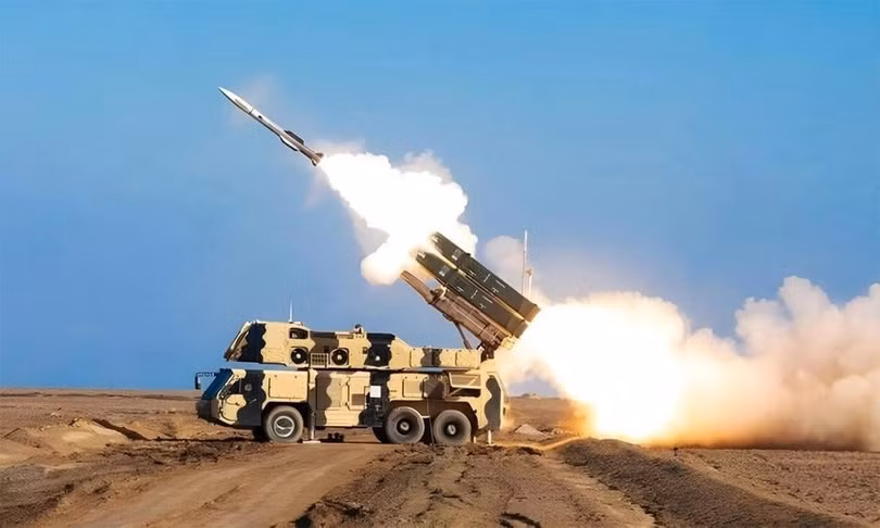 Tổ hợp Sevom Khordad của Iran khai hỏa trong ảnh công bố tháng 1/2025. Ảnh: Tehran Times