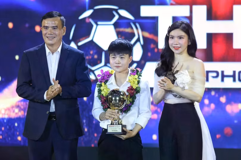 Cầu thủ trẻ nữ hay nhất - Vũ Thị Hoa.