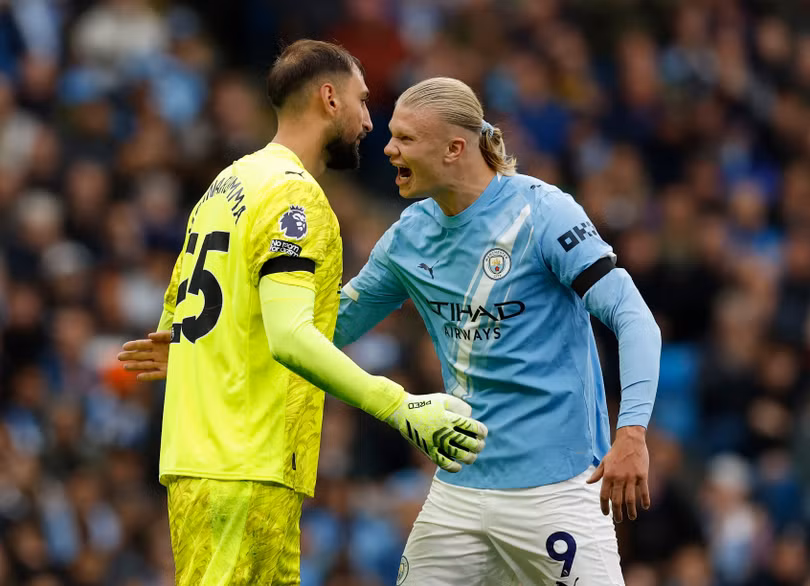 Man City nhấn chìm kình địch cùng thành phố.