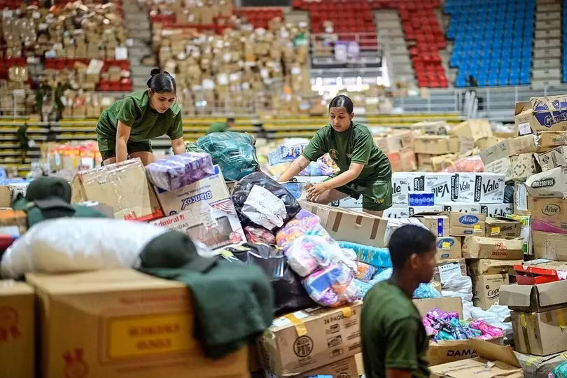Hàng viện trợ nhân đạo tập trung tại một cơ sở tại bang La Guaira ngày 30/6. Ảnh: AFP