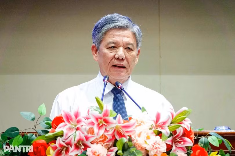 Ông Ngô Chí Cường, Bí thư Tỉnh ủy, Chủ tịch HĐND tỉnh Đồng Tháp, phát biểu tại kỳ họp (Ảnh: Bảo Kỳ).