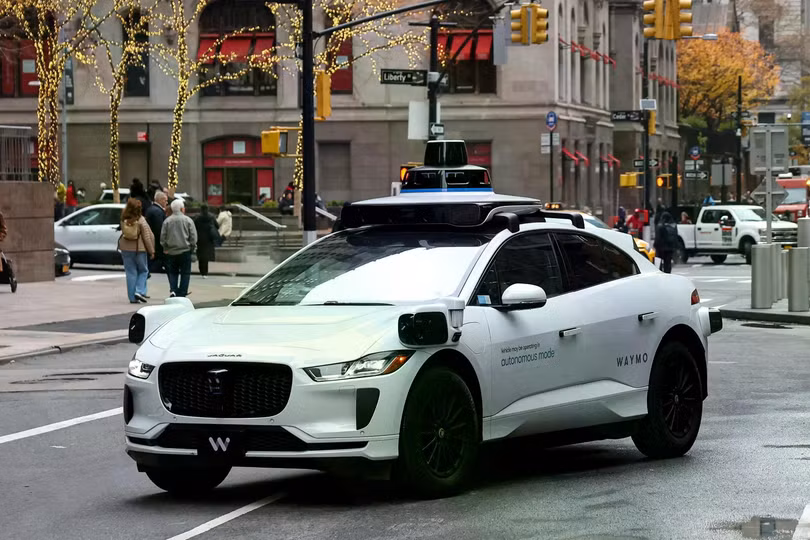 Waymo cho biết những hành khách đầu tiên tại Denver, San Diego và Tampa sẽ sớm được trải nghiệm dịch vụ robotaxi công cộng. Động thái này nâng số thành phố mà Waymo cung cấp dịch vụ gọi xe hoàn toàn tự động lên 14.