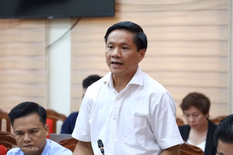 Ông Hoàng Minh Cảnh, Phó Giám đốc Sở Giáo dục và Đào tạo Tuyên Quang tại họp báo chiều 9/7. Ảnh: Thanh Hằng