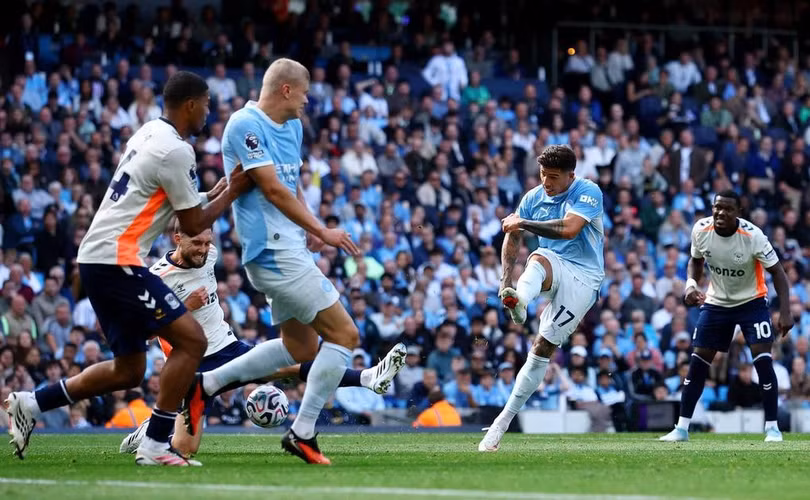 Enzo Fernandez dứt điểm trong trận Man City thắng Coventry City 1-0 ở vòng ba Ngoại hạng Anh trên sân Etihad, Manchester, Anh ngày 5/9/2026. Ảnh: Reuters