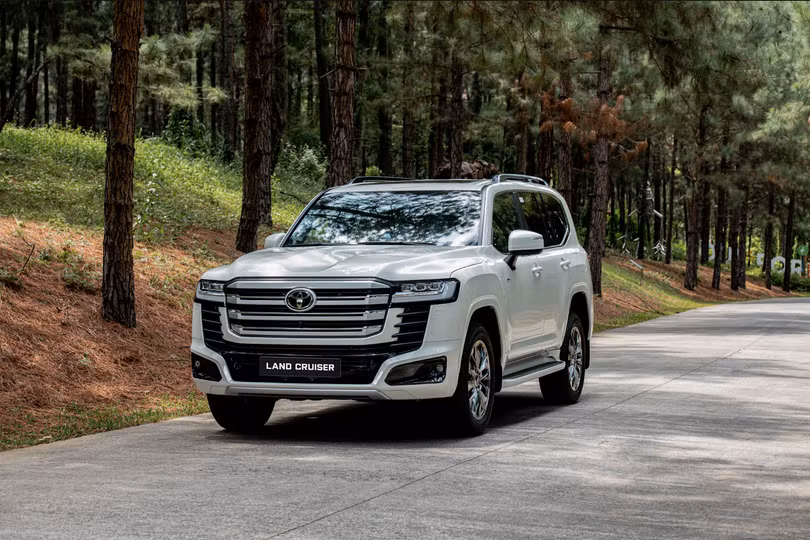 Toyota Land Cruiser HEV giá 4,71 tỷ đồng tại Việt Nam. Ảnh: TMV