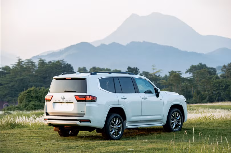 Ngoại thất Land Cruiser HEV. Ảnh: TMV