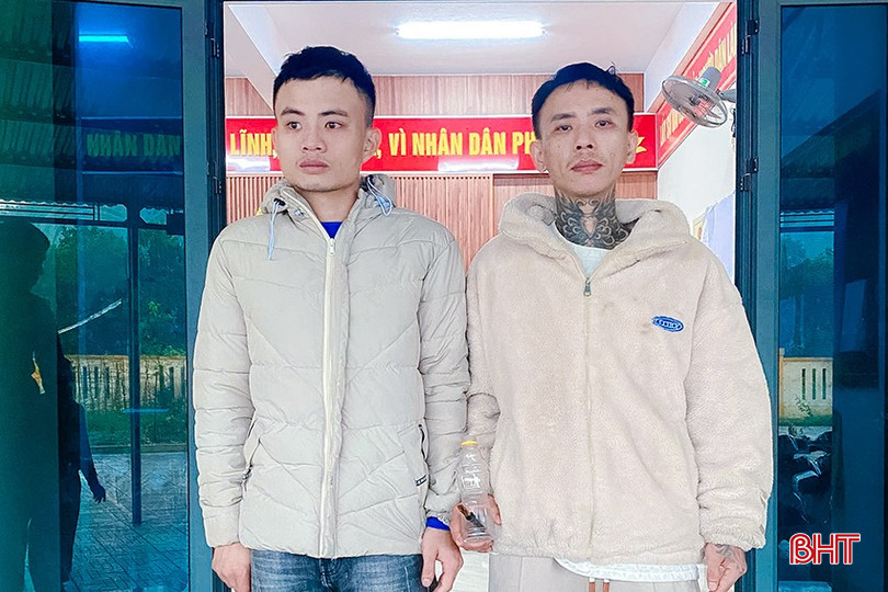 bqbht_br_vi-san-u-ben-trai-mac-quan-bo-va-nguyen-thanh-nam-ben-phai.jpg
