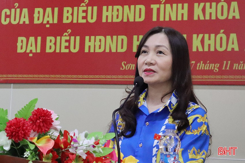 Phó Trưởng ban Thường trực ban Dân vận Tỉnh ủy Nguyễn Thị Mai Thủy báo cáo các nội dung liên quan tại hội nghị. Ảnh Xuân Hoa