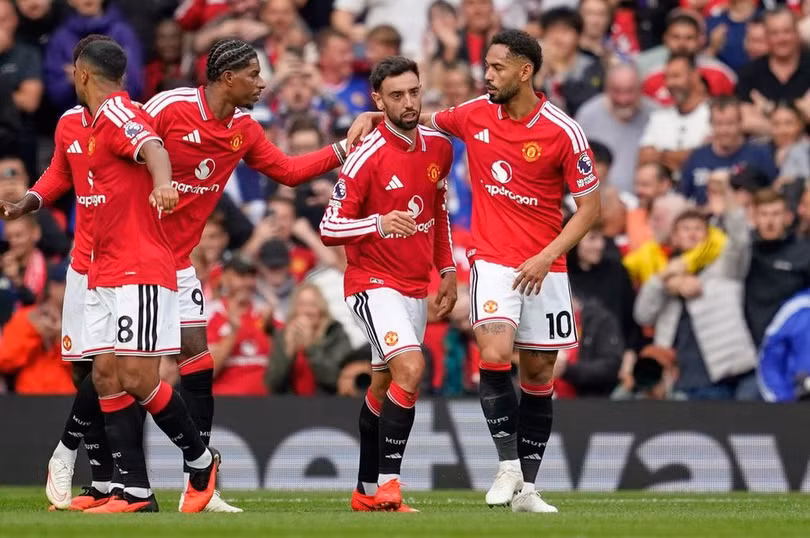 Bruno Fernandes ăn mừng sau khi ghi bàn đầu cho Man Utd trong trận gặp Ipswich Town tại Ngoại hạng Anh ở Manchester, Anh, ngày 30/8/2026. Ảnh: AP