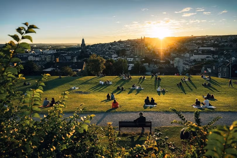 Đắm mình vào lễ hội âm nhạc ở thành phố Cork (Ireland). Ảnh: Cian Wong.