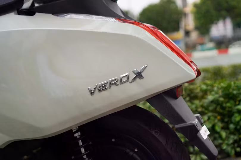 VinFast Vero X là xe máy điện cắm sạc. Ảnh: Đan Thanh.